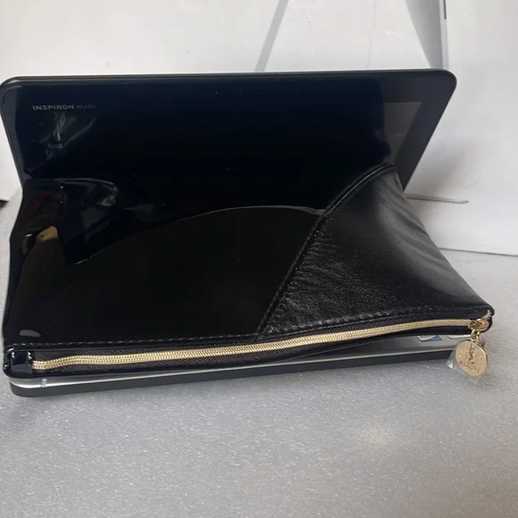 Yves Saint Laurent Beauty Black Patent Leather Cosmetic Bag. - Picture 6 of 11